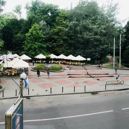 2-х рівнева в центрі університет франка з парковкою